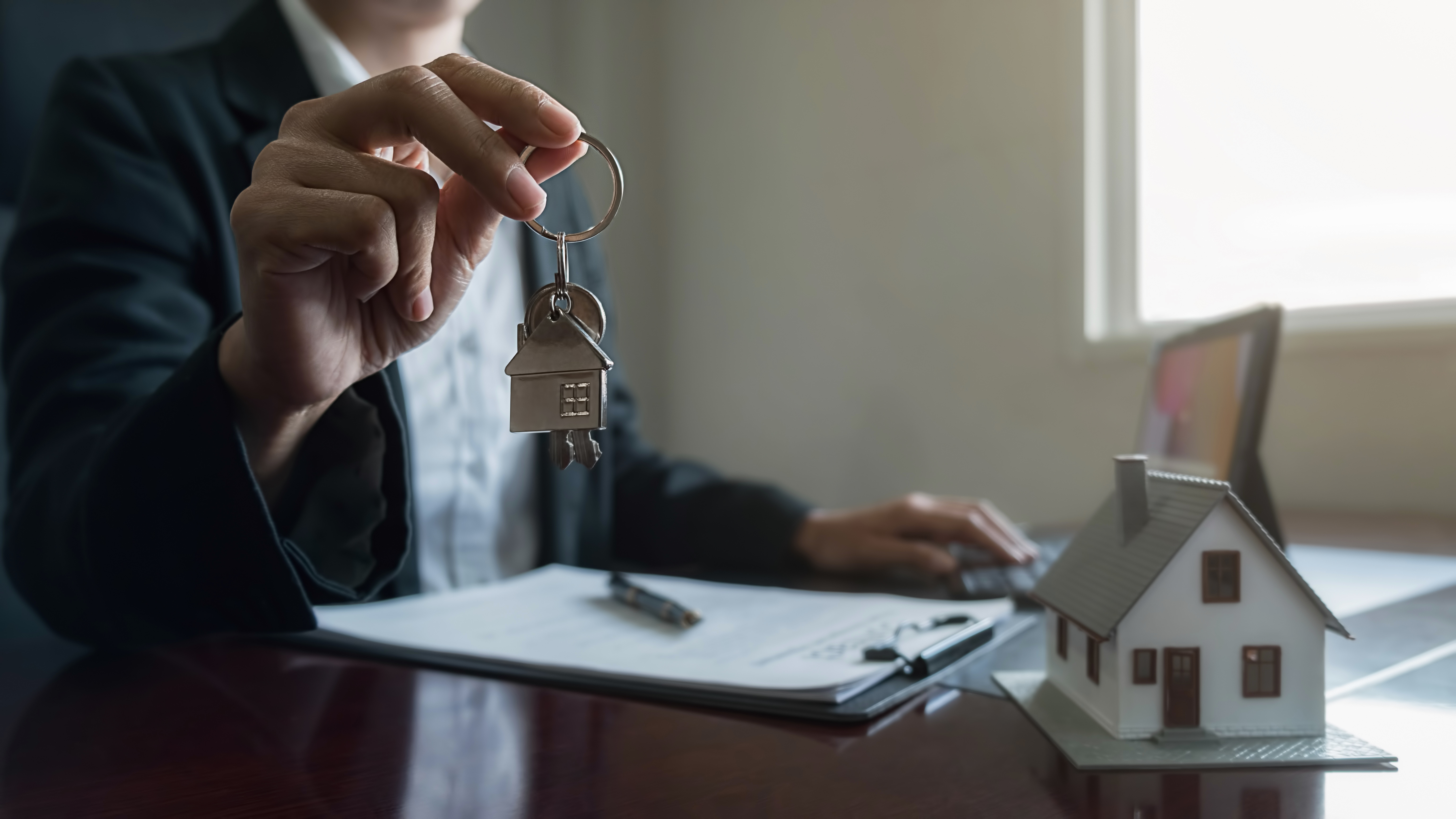 Fine Art & Collectibles